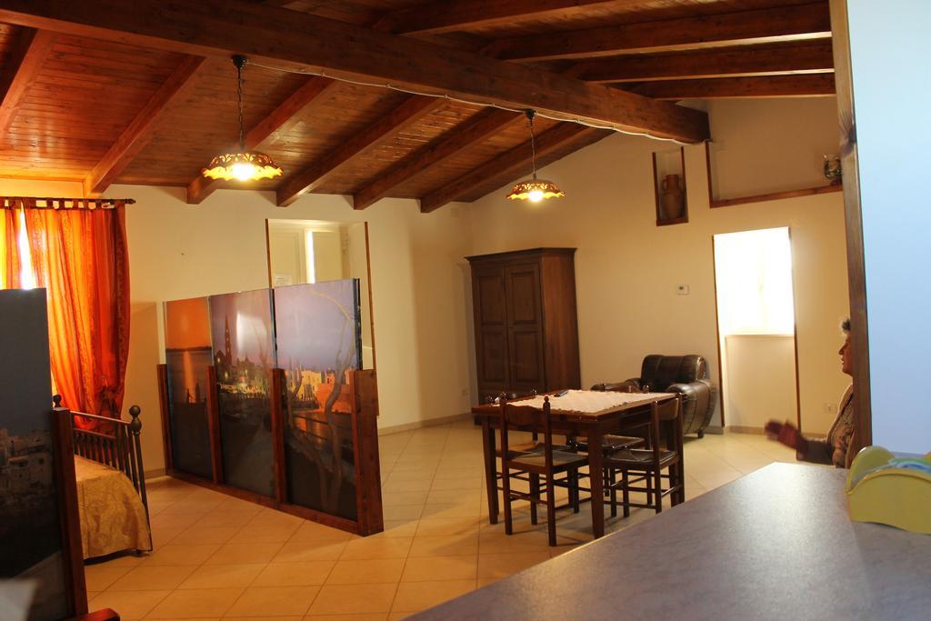 La Casa Del Nonno Bed and Breakfast Alberobello Rum bild