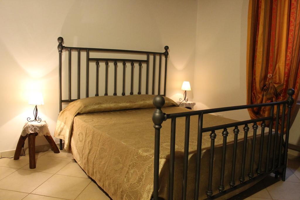 La Casa Del Nonno Bed and Breakfast Alberobello Rum bild